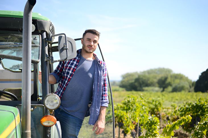 ¿Para manejar tractor se necesita licencia? ¡Confirma DGT!