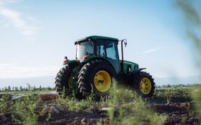 mini tractor para arar la tierra